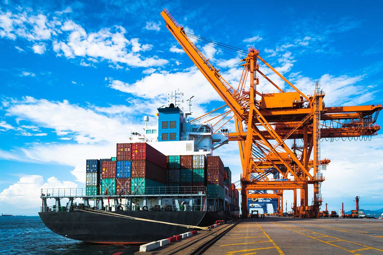 Container ship off-loading